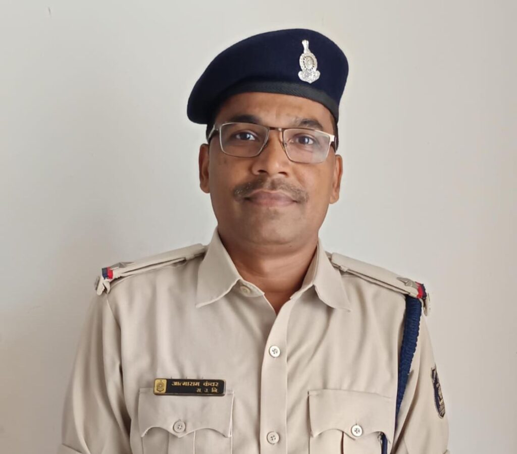 शक्ति जिले में SP अंकिता के निर्देश पर डभरा TI की सक्रियता से गांजा मामले का एक और आरोपी हुआ गिरफ्तार, शहडोल से पुलिस ने किया गिरफ्तार, पुलिस महकमे के एएसआई आत्माराम कंवर को एसपी अंकिता शर्मा ने किया कोरबा जिले के लिए स्थानांतरित, आईजी संजीव शुक्ला के निर्देश का किया अंकिता ने पालन शक्ति जिले में SP अंकिता के निर्देश पर डभरा TI की सक्रियता से गांजा मामले का एक और आरोपी हुआ गिरफ्तार, शहडोल से पुलिस ने किया गिरफ्तार, पुलिस महकमे के एएसआई आत्माराम कंवर को एसपी अंकिता शर्मा ने किया कोरबा जिले के लिए स्थानांतरित, आईजी संजीव शुक्ला के निर्देश का किया अंकिता ने पालन kshititech