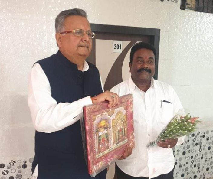 डोंगरगढ़ की श्री कृष्ण गौशाला ट्रस्ट कमेटी के दुबारा अध्यक्ष चुने गए वीरेंद्र अग्रवाल,15 अगस्त को संपन्न साधारण सभा की बैठक में हुआ निर्णय, वीरेंद्र ने कहा-गौ माता की सेवा के लिए हम सब का जीवन समर्पित, पूरे क्षेत्र में सक्रिय सामाजिक कार्यकर्ता के रूप में पहचान है वीरेंद्र की डोंगरगढ़ की श्री कृष्ण गौशाला ट्रस्ट कमेटी के दुबारा अध्यक्ष चुने गए वीरेंद्र अग्रवाल,15 अगस्त को संपन्न साधारण सभा की बैठक में हुआ निर्णय, वीरेंद्र ने कहा-गौ माता की सेवा के लिए हम सब का जीवन समर्पित, पूरे क्षेत्र में सक्रिय सामाजिक कार्यकर्ता के रूप में पहचान है वीरेंद्र की kshititech