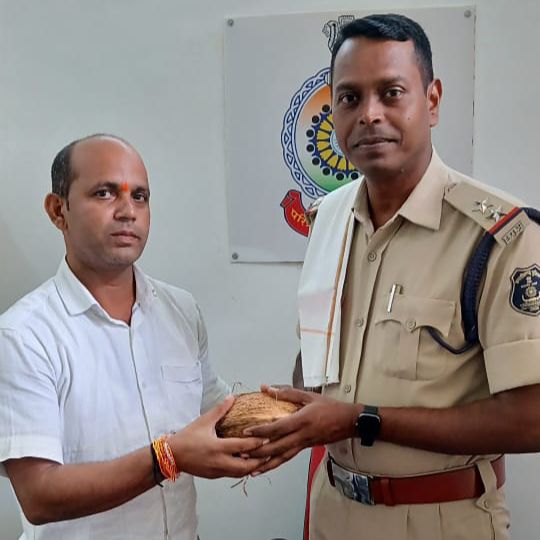 अड़भार के नए चौकी प्रभारी से मुलाकात की कांग्रेस नेता ज्योतिष गर्ग ने, नए चौकी प्रभारी का किया स्वागत, स्वामी आत्मानंद अंग्रेजी माध्यम में स्वतंत्रता दिवस कार्यक्रम में अतिथि के रूप में पहुंचे ज्योतिष गर्ग, ज्योतिष ने किया विद्यालय के बच्चों का उत्साह वर्धन, कहां राष्ट्र प्रेम की भावना से हम सब करें राष्ट्र की उन्नति के लिए कार्य अड़भार के नए चौकी प्रभारी से मुलाकात की कांग्रेस नेता ज्योतिष गर्ग ने, नए चौकी प्रभारी का किया स्वागत, स्वामी आत्मानंद अंग्रेजी माध्यम में स्वतंत्रता दिवस कार्यक्रम में अतिथि के रूप में पहुंचे ज्योतिष गर्ग, ज्योतिष ने किया विद्यालय के बच्चों का उत्साह वर्धन, कहां राष्ट्र प्रेम की भावना से हम सब करें राष्ट्र की उन्नति के लिए कार्य kshititech