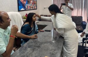 ब्रह्मकुमारी की बहनों ने पूर्व नगर पालिका अध्यक्ष गेवाडीन को बांधी राखियां,नरेश-रीना ने दी रक्षाबंधन की बधाई ब्रह्मकुमारी की बहनों ने पूर्व नगर पालिका अध्यक्ष गेवाडीन को बांधी राखियां,नरेश-रीना ने दी रक्षाबंधन की बधाई kshititech