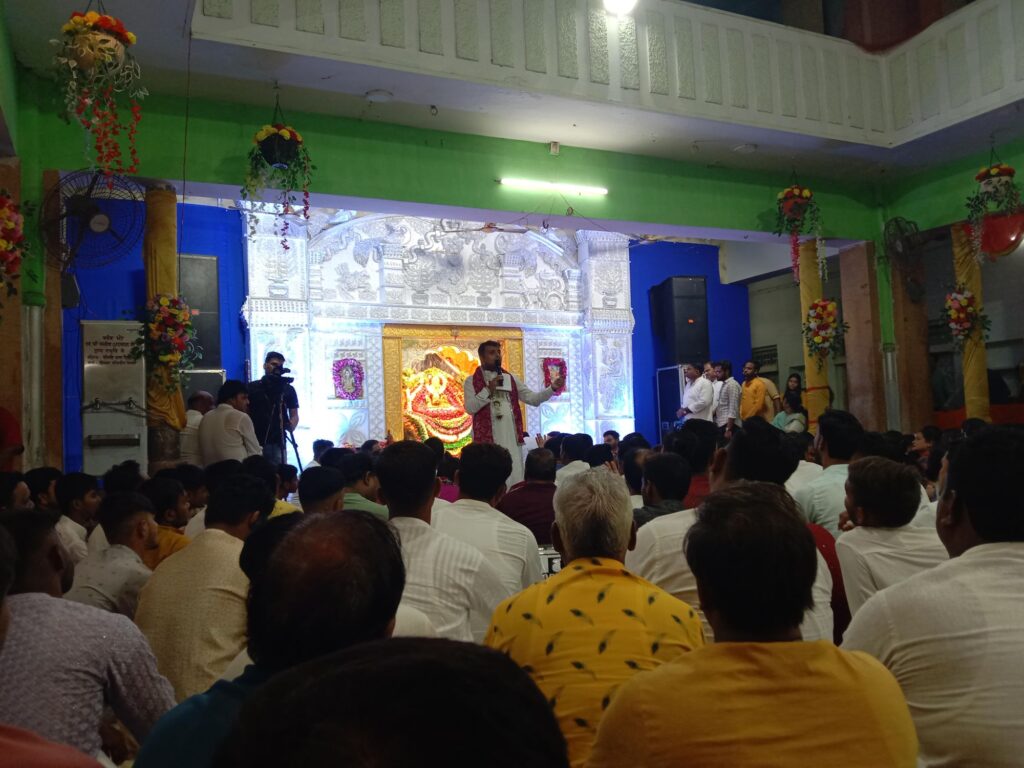 खाटू वाले का अद्भुत दरबार- शक्ति शहर की हटरी धर्मशाला में सजा बाबा श्याम का दरबार- कोलकाता के भजन गायको ने बांधा समा,झूम उठे श्याम प्रेमी, पूरा शहर गूंज उठा बाबा श्याम के जयकारों से खाटू वाले का अद्भुत दरबार- शक्ति शहर की हटरी धर्मशाला में सजा बाबा श्याम का दरबार- कोलकाता के भजन गायको ने बांधा समा,झूम उठे श्याम प्रेमी, पूरा शहर गूंज उठा बाबा श्याम के जयकारों से kshititech