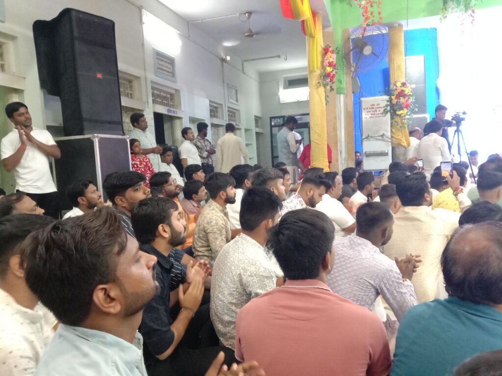 खाटू वाले का अद्भुत दरबार- शक्ति शहर की हटरी धर्मशाला में सजा बाबा श्याम का दरबार- कोलकाता के भजन गायको ने बांधा समा,झूम उठे श्याम प्रेमी, पूरा शहर गूंज उठा बाबा श्याम के जयकारों से खाटू वाले का अद्भुत दरबार- शक्ति शहर की हटरी धर्मशाला में सजा बाबा श्याम का दरबार- कोलकाता के भजन गायको ने बांधा समा,झूम उठे श्याम प्रेमी, पूरा शहर गूंज उठा बाबा श्याम के जयकारों से kshititech