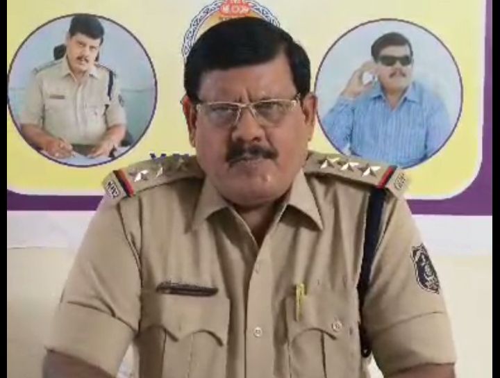 शक्ति जिले के पुलिस अधिकारी वाई एन शर्मा का लॉन्च हुआ गणेश चतुर्थी को लेकर श्री गणेशाय भजन, यूट्यूब पर प्रतिदिन हजारों लोग सुन रहे भजनों को, TI शर्मा ने कहा जीवन में संगीत का भी है विशेष महत्व, संगीत के क्षेत्र में शर्मा की है विशेष रुचि, पुलिस महकमें ने भी दी उन्हें बधाई शक्ति जिले के पुलिस अधिकारी वाई एन शर्मा का लॉन्च हुआ गणेश चतुर्थी को लेकर श्री गणेशाय भजन, यूट्यूब पर प्रतिदिन हजारों लोग सुन रहे भजनों को, TI शर्मा ने कहा जीवन में संगीत का भी है विशेष महत्व, संगीत के क्षेत्र में शर्मा की है विशेष रुचि, पुलिस महकमें ने भी दी उन्हें बधाई kshititech