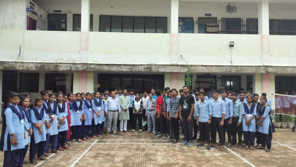मालखरौदा के शासकीय वेदराम महाविद्यालय में 29 अगस्त को सुशासन पखवाड़े के अंतर्गत राष्ट्रीय खेल दिवस एवं राष्ट्रीय कृमि मुक्ति दिवस के रूप में हुए विभिन्न आयोजन, मेजर ध्यानचंद जी को भी दी गई पुष्पांजलि मालखरौदा के शासकीय वेदराम महाविद्यालय में 29 अगस्त को सुशासन पखवाड़े के अंतर्गत राष्ट्रीय खेल दिवस एवं राष्ट्रीय कृमि मुक्ति दिवस के रूप में हुए विभिन्न आयोजन, मेजर ध्यानचंद जी को भी दी गई पुष्पांजलि kshititech