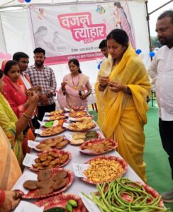 शक्ति विकासखंड में महिला बाल विकास विभाग द्वारा पोषण माह के अंतर्गत वजन तिहार एवं विभिन्न कार्यक्रमों का हो रहा आयोजन, परियोजना अधिकारी श्याम कंवर ने कहा- सही पोषण से ही देश रोशन होगा, कुपोषित बच्चों को चिन्हाकित कर भेजा जाएगा पोषण पुनर्वास केंद्र शक्ति विकासखंड में महिला बाल विकास विभाग द्वारा पोषण माह के अंतर्गत वजन तिहार एवं विभिन्न कार्यक्रमों का हो रहा आयोजन, परियोजना अधिकारी श्याम कंवर ने कहा- सही पोषण से ही देश रोशन होगा, कुपोषित बच्चों को चिन्हाकित कर भेजा जाएगा पोषण पुनर्वास केंद्र kshititech