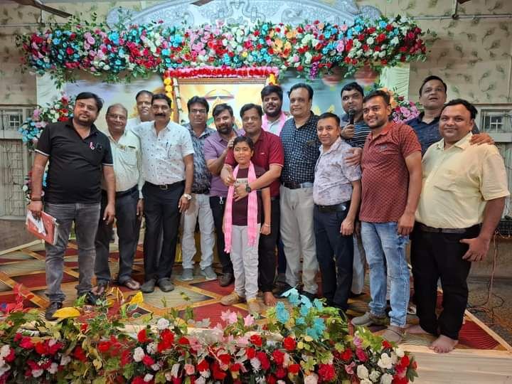 अमिताभ बच्चन खिलाएंगे केबीसी का खेल-शक्ति शहर में ऐतिहासिक बन गया है अग्रवाल समाज का अग्रसेन जयंती पखवाड़ा, प्रतिदिन वृक्षारोपण के माध्यम से दिया जा रहा सेवा का संदेश तो वही प्रतियोगिताओं की व्यवस्थाओं में दिख रहा नया स्वरूप, केरल की झांकियां सहित अग्रसेन चौक में बनारस के पंडित करेंगे महा आरती kshititech