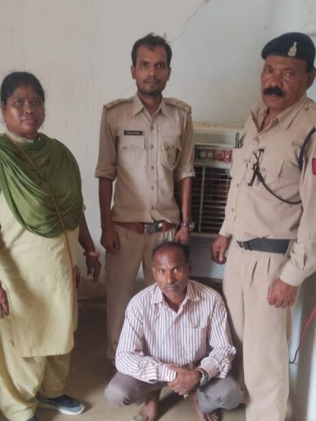 आबकारी विभाग के वृत्त डभरा ने करी अवैध महुआ शराब के खिलाफ छापामार कारवाई आबकारी विभाग के वृत्त डभरा ने करी अवैध महुआ शराब के खिलाफ छापामार कारवाई kshititech