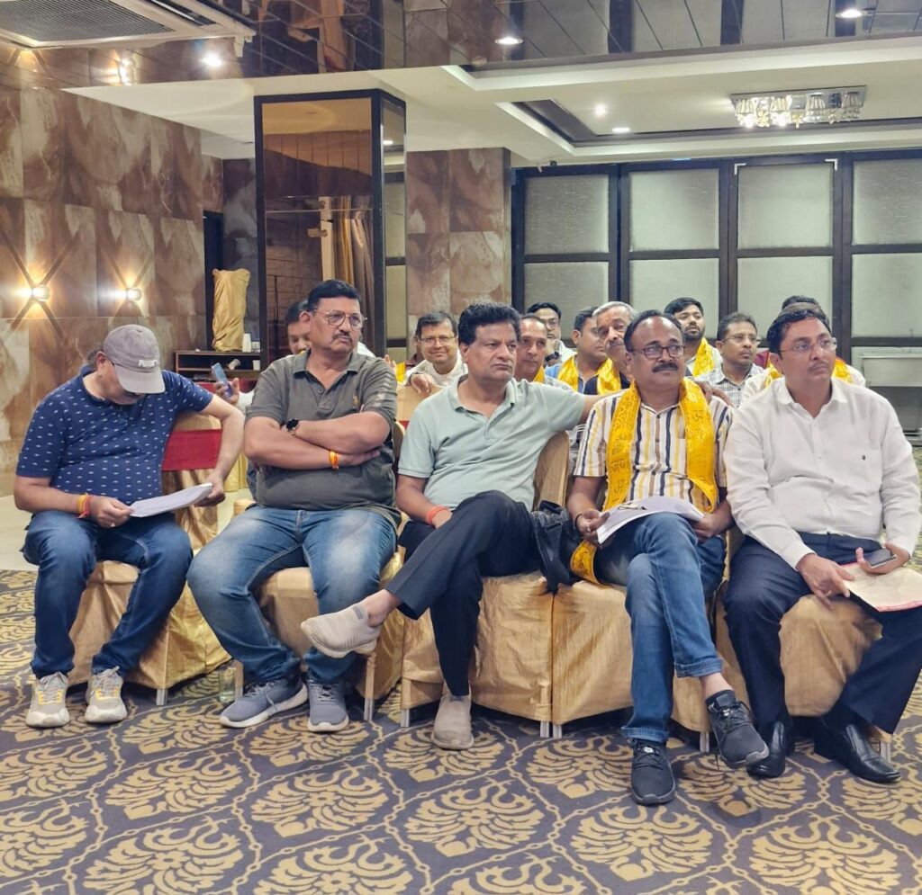 छत्तीसगढ़ प्रांतीय युवा अग्रवाल मंच प्रदेश कार्यकारिणी की बैठक संपन्न, परिचय सम्मेलन को लेकर हुई चर्चा, प्रदेश स्तर पर नए पदाधिकारीयो को मिली जिम्मेदारी, सेल्फी विद अग्र वृक्षारोपण का कार्यक्रम करेगा मंच, विनोद अग्रवाल को मिली प्रदेश स्तर पर सेल्फी विद अग्र वृक्षरोपण की जिम्मेदारी, महिला विंग में भी प्रदेश एवं जिला स्तर पर हुई नई नियुक्तियां छत्तीसगढ़ प्रांतीय युवा अग्रवाल मंच प्रदेश कार्यकारिणी की बैठक संपन्न, परिचय सम्मेलन को लेकर हुई चर्चा, प्रदेश स्तर पर नए पदाधिकारीयो को मिली जिम्मेदारी, सेल्फी विद अग्र वृक्षारोपण का कार्यक्रम करेगा मंच, विनोद अग्रवाल को मिली प्रदेश स्तर पर सेल्फी विद अग्र वृक्षरोपण की जिम्मेदारी, महिला विंग में भी प्रदेश एवं जिला स्तर पर हुई नई नियुक्तियां kshititech