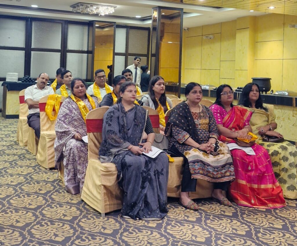 छत्तीसगढ़ प्रांतीय युवा अग्रवाल मंच प्रदेश कार्यकारिणी की बैठक संपन्न, परिचय सम्मेलन को लेकर हुई चर्चा, प्रदेश स्तर पर नए पदाधिकारीयो को मिली जिम्मेदारी, सेल्फी विद अग्र वृक्षारोपण का कार्यक्रम करेगा मंच, विनोद अग्रवाल को मिली प्रदेश स्तर पर सेल्फी विद अग्र वृक्षरोपण की जिम्मेदारी, महिला विंग में भी प्रदेश एवं जिला स्तर पर हुई नई नियुक्तियां छत्तीसगढ़ प्रांतीय युवा अग्रवाल मंच प्रदेश कार्यकारिणी की बैठक संपन्न, परिचय सम्मेलन को लेकर हुई चर्चा, प्रदेश स्तर पर नए पदाधिकारीयो को मिली जिम्मेदारी, सेल्फी विद अग्र वृक्षारोपण का कार्यक्रम करेगा मंच, विनोद अग्रवाल को मिली प्रदेश स्तर पर सेल्फी विद अग्र वृक्षरोपण की जिम्मेदारी, महिला विंग में भी प्रदेश एवं जिला स्तर पर हुई नई नियुक्तियां kshititech