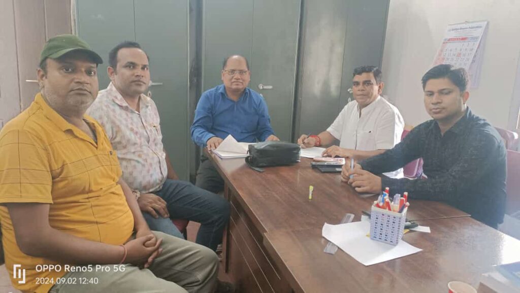रामनरेश यादव ने ली शासकीय नवीन कन्या महाविद्यालय की जन भागीदारी समिति की बैठक, महाविद्यालय की व्यवस्थाओं के निरीक्षण के साथ ही प्राचार्य से की चर्चा, अध्यक्ष रामनरेश ने कहा-शीघ्र ही होगा नए महाविद्यालय भवन का निर्माण रामनरेश यादव ने ली शासकीय नवीन कन्या महाविद्यालय की जन भागीदारी समिति की बैठक, महाविद्यालय की व्यवस्थाओं के निरीक्षण के साथ ही प्राचार्य से की चर्चा, अध्यक्ष रामनरेश ने कहा-शीघ्र ही होगा नए महाविद्यालय भवन का निर्माण kshititech