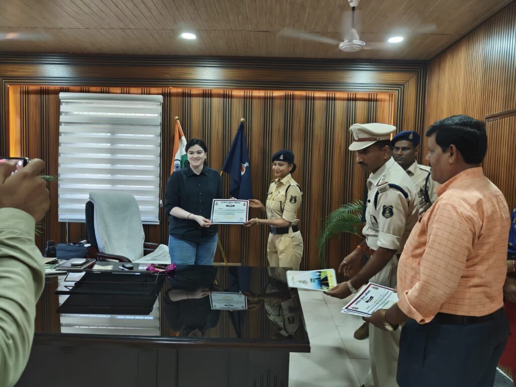 बेहतर यातायात, बनी शक्ति जिले की पहचान- 500 यातायात मित्र शक्ति जिले में पुलिस को बेहतर यातायात बहाल करने की दिशा में दे रहे योगदान,SP अंकिता के निर्देशन में यातायात विभाग चला रहा निरंतर जन जागरूकता अभियान, टी आई वाई एन शर्मा ने तैयार की यातायात मार्गदर्शिका बेहतर यातायात, बनी शक्ति जिले की पहचान- 500 यातायात मित्र शक्ति जिले में पुलिस को बेहतर यातायात बहाल करने की दिशा में दे रहे योगदान,SP अंकिता के निर्देशन में यातायात विभाग चला रहा निरंतर जन जागरूकता अभियान, टी आई वाई एन शर्मा ने तैयार की यातायात मार्गदर्शिका kshititech