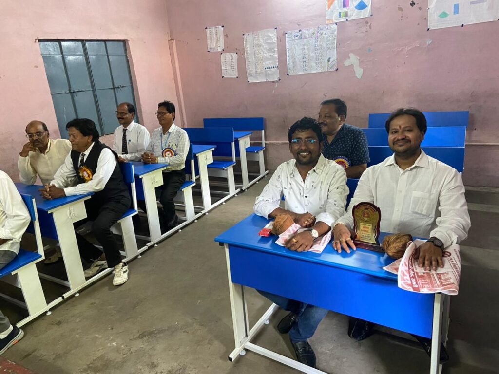 शक्ति के एम एल जैन इंग्लिश मीडियम स्कूल में हुआ शिक्षक दिवस सम्मान समारोह, विद्यालय के छात्र देवेंद्र पटेल ने दिया विद्यालय के लिए डेढ़ लाख रुपए का फर्नीचर,वरिष्ठ शिक्षकों का भी हुआ सम्मान,सकती के ADJ प्रशांत शिवहरे रहे मुख्य अतिथि शक्ति के एम एल जैन इंग्लिश मीडियम स्कूल में हुआ शिक्षक दिवस सम्मान समारोह, विद्यालय के छात्र देवेंद्र पटेल ने दिया विद्यालय के लिए डेढ़ लाख रुपए का फर्नीचर,वरिष्ठ शिक्षकों का भी हुआ सम्मान,सकती के ADJ प्रशांत शिवहरे रहे मुख्य अतिथि kshititech