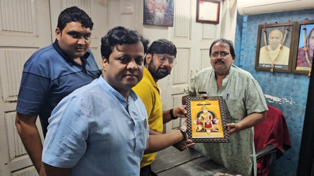 घर-घर विराजेंगे अग्रसेन जी- अग्रसेन जयंती समारोह समिति शक्ति द्वारा अग्रकुल प्रवर्तक अग्रसेन जी की फोटो का हुआ विमोचन, शक्ति के प्रत्येक अग्रवाल परिवार तक पहुंचाई जाएगी अग्रसेन जी की फोटो, पूरी दुनिया में दानवीरता एवं सेवा कार्यों के लिए जाना जाता है अग्रोहा नरेश महाराजाधिराज अग्रसेन जी को घर-घर विराजेंगे अग्रसेन जी- अग्रसेन जयंती समारोह समिति शक्ति द्वारा अग्रकुल प्रवर्तक अग्रसेन जी की फोटो का हुआ विमोचन, शक्ति के प्रत्येक अग्रवाल परिवार तक पहुंचाई जाएगी अग्रसेन जी की फोटो, पूरी दुनिया में दानवीरता एवं सेवा कार्यों के लिए जाना जाता है अग्रोहा नरेश महाराजाधिराज अग्रसेन जी को kshititech