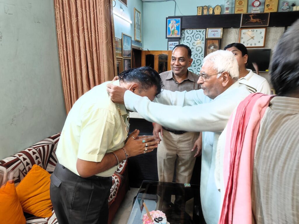 शक्ति अंचल के विद्वान पंडित महेश शर्मा का अवतरण दिवस मनाया गया धूमधाम से, गिरिराज रेन बसेरा में हुआ जन्मोत्सव कार्यक्रम का आयोजन, 10 सितंबर को महेश जी के जन्मदिन पर सोशल मीडिया पर भी उनके प्रशंसकों ने दी बधाई शक्ति अंचल के विद्वान पंडित महेश शर्मा का अवतरण दिवस मनाया गया धूमधाम से, गिरिराज रेन बसेरा में हुआ जन्मोत्सव कार्यक्रम का आयोजन, 10 सितंबर को महेश जी के जन्मदिन पर सोशल मीडिया पर भी उनके प्रशंसकों ने दी बधाई kshititech