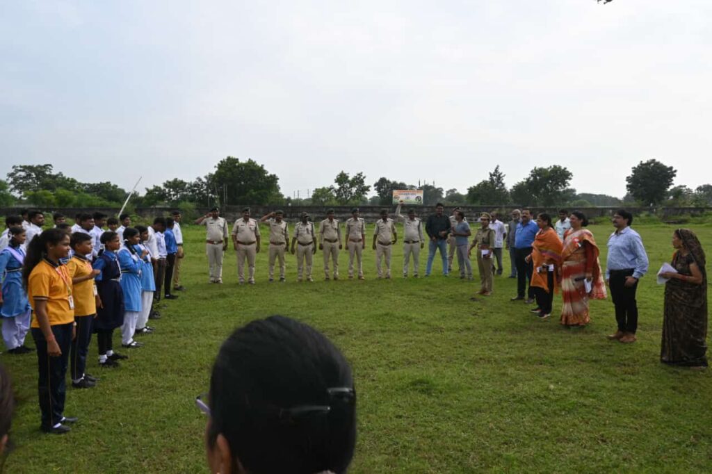 शक्ति कलेक्टर आईएएस टोपनो साहब के मुख्य आतिथ्य में शक्ति के पोरथा गांव में वन मंडलाधिकारी प्रियंका पांडेय के मार्गदर्शन में संपन्न हुआ एक पेड़ मां के नाम कार्यक्रम, जिले के जनप्रतिनिधियों सहित विद्यालय के विद्यार्थियों ने भी करी सहभागिता, वन परिक्षेत्र अधिकारी शक्ति ने किया था आयोजन, विजेता प्रतिभागियों को किया गया सम्मानित शक्ति कलेक्टर आईएएस टोपनो साहब के मुख्य आतिथ्य में शक्ति के पोरथा गांव में वन मंडलाधिकारी प्रियंका पांडेय के मार्गदर्शन में संपन्न हुआ एक पेड़ मां के नाम कार्यक्रम, जिले के जनप्रतिनिधियों सहित विद्यालय के विद्यार्थियों ने भी करी सहभागिता, वन परिक्षेत्र अधिकारी शक्ति ने किया था आयोजन, विजेता प्रतिभागियों को किया गया सम्मानित kshititech