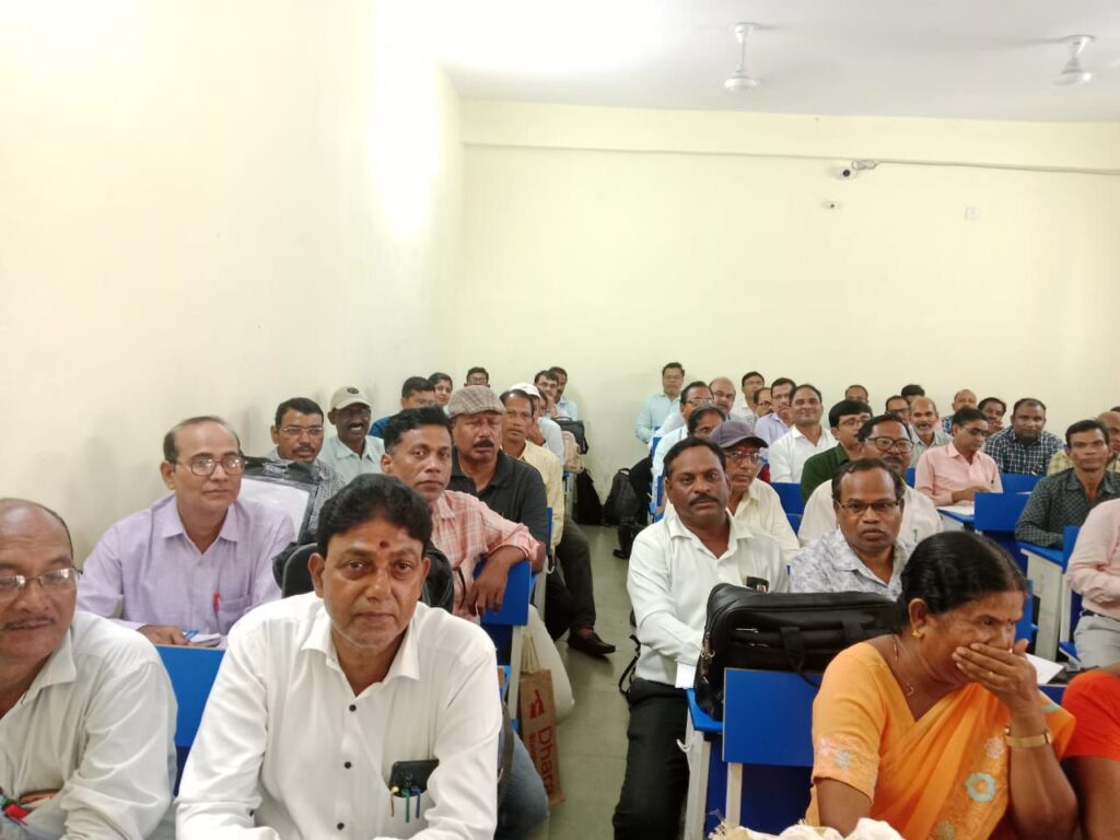 शक्ति जिले के जिला शिक्षा अधिकारी ने जिले के संस्था प्रमुखों एवं संकुल शैक्षिक समन्वयको की ली समीक्षा बैठक,बैठक में सरकारी स्कूलों के संस्था प्रमुख हो रहे शामिल,20 सितंबर को भी दो चरणों में अलग-अलग होगी बैठक, बेहतर परीक्षा परिणाम सहित विभिन्न विषयों पर हो रही गहन चर्चा शक्ति जिले के जिला शिक्षा अधिकारी ने जिले के संस्था प्रमुखों एवं संकुल शैक्षिक समन्वयको की ली समीक्षा बैठक,बैठक में सरकारी स्कूलों के संस्था प्रमुख हो रहे शामिल,20 सितंबर को भी दो चरणों में अलग-अलग होगी बैठक, बेहतर परीक्षा परिणाम सहित विभिन्न विषयों पर हो रही गहन चर्चा kshititech