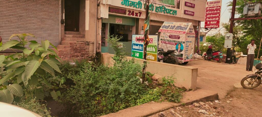अस्पतालों के सामने खुले नालों से बढ़ा जान का खतरा- भाजपा नेता रामकुमार गबेल एवम गीता गबेल ने लिखी नगर पालिका अध्यक्ष सुषमा को चिट्ठी- शहर के बाराद्वार रोड में निजी अस्पतालों के सामने खुली नाली को शीघ्र मरम्मत करवाने की करी मांग, शहर के और भी स्थानो पर खुले पड़े हैं नाले एवं नालियां अस्पतालों के सामने खुले नालों से बढ़ा जान का खतरा- भाजपा नेता रामकुमार गबेल एवम गीता गबेल ने लिखी नगर पालिका अध्यक्ष सुषमा को चिट्ठी- शहर के बाराद्वार रोड में निजी अस्पतालों के सामने खुली नाली को शीघ्र मरम्मत करवाने की करी मांग, शहर के और भी स्थानो पर खुले पड़े हैं नाले एवं नालियां kshititech