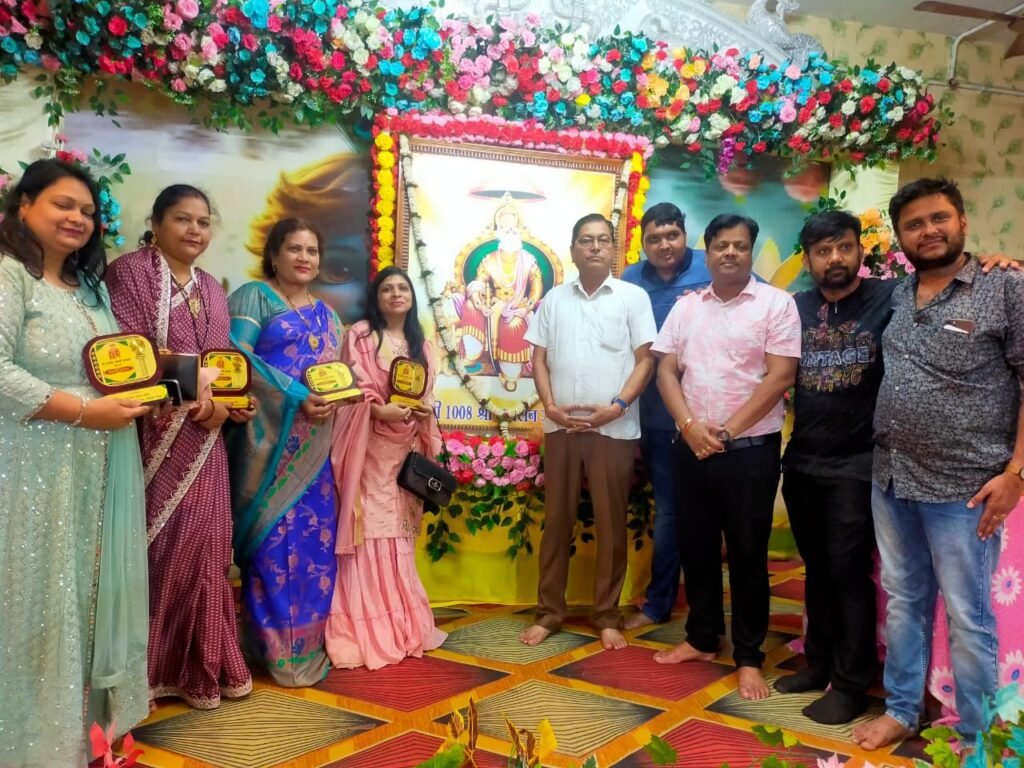 अमिताभ बच्चन खिलाएंगे केबीसी का खेल-शक्ति शहर में ऐतिहासिक बन गया है अग्रवाल समाज का अग्रसेन जयंती पखवाड़ा, प्रतिदिन वृक्षारोपण के माध्यम से दिया जा रहा सेवा का संदेश तो वही प्रतियोगिताओं की व्यवस्थाओं में दिख रहा नया स्वरूप, केरल की झांकियां सहित अग्रसेन चौक में बनारस के पंडित करेंगे महा आरती kshititech