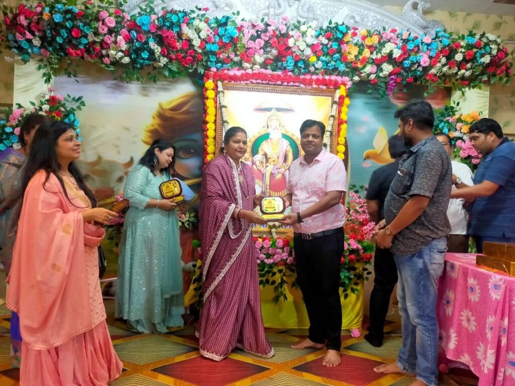 अमिताभ बच्चन खिलाएंगे केबीसी का खेल-शक्ति शहर में ऐतिहासिक बन गया है अग्रवाल समाज का अग्रसेन जयंती पखवाड़ा, प्रतिदिन वृक्षारोपण के माध्यम से दिया जा रहा सेवा का संदेश तो वही प्रतियोगिताओं की व्यवस्थाओं में दिख रहा नया स्वरूप, केरल की झांकियां सहित अग्रसेन चौक में बनारस के पंडित करेंगे महा आरती kshititech