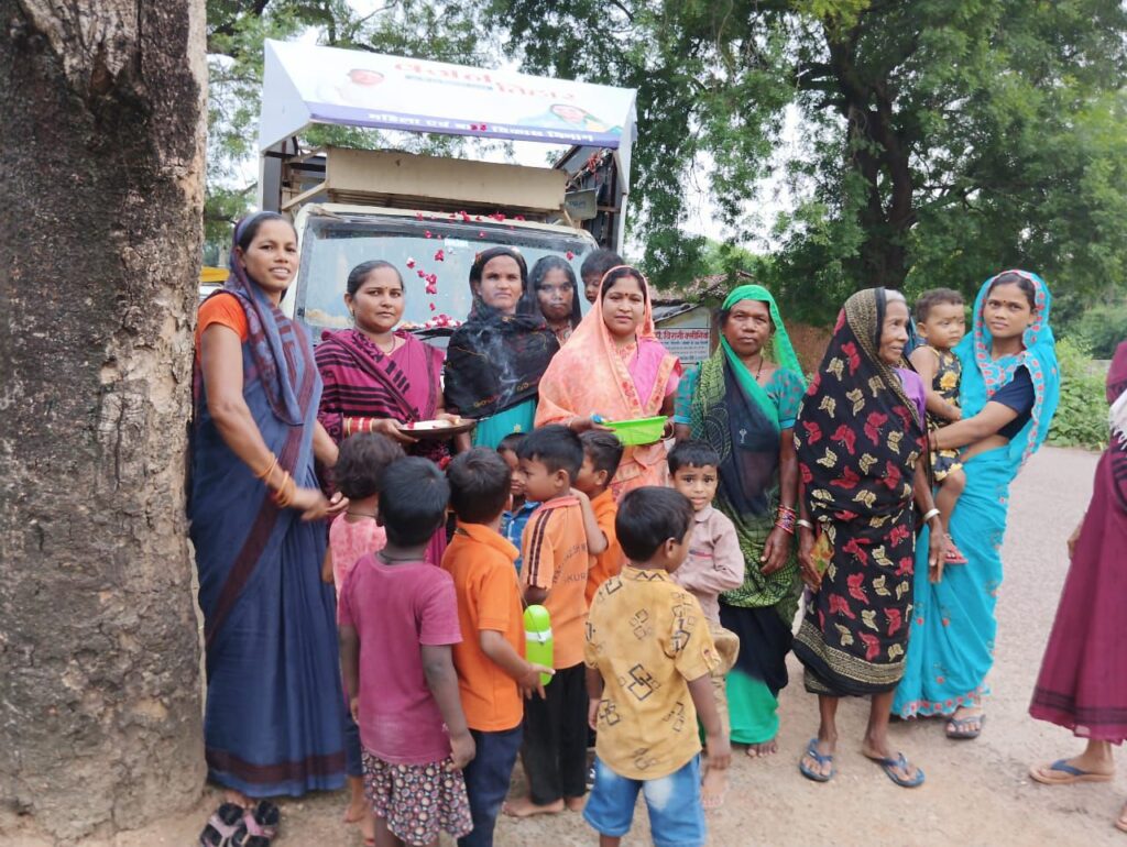 महिला बाल विकास शक्ति परियोजना द्वारा क्षेत्र में निकाला गया सुपोषण रथ, रथ के माध्यम से गांव-गांव में लोगों को वजन तिहार एवं पोषण माह के लिए किया जाएगा जागरूक, परियोजना अधिकारी श्याम कंवर के मार्गदर्शन में चल रहा कार्यक्रम महिला बाल विकास शक्ति परियोजना द्वारा क्षेत्र में निकाला गया सुपोषण रथ, रथ के माध्यम से गांव-गांव में लोगों को वजन तिहार एवं पोषण माह के लिए किया जाएगा जागरूक, परियोजना अधिकारी श्याम कंवर के मार्गदर्शन में चल रहा कार्यक्रम kshititech