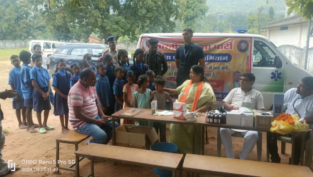 रेनखोल में आयोजित स्वास्थ्य शिविर में पहुंची सांसद जांगड़े,सांसद से मुलाकात से ग्रामीणों में दिखी प्रसन्नता, सांसद जांगड़े ने कहा- अंतिम छोर के अंतिम व्यक्ति की चिंता करने वाली है मोदी-विष्णु देव की सरकार, भाजपा चिकित्सा प्रकोष्ठ ने किया था स्वास्थ्य शिविर का आयोजन,52 ग्रामीणों की हुई निशुल्क स्वास्थ्य जांच रेनखोल में आयोजित स्वास्थ्य शिविर में पहुंची सांसद जांगड़े,सांसद से मुलाकात से ग्रामीणों में दिखी प्रसन्नता, सांसद जांगड़े ने कहा- अंतिम छोर के अंतिम व्यक्ति की चिंता करने वाली है मोदी-विष्णु देव की सरकार, भाजपा चिकित्सा प्रकोष्ठ ने किया था स्वास्थ्य शिविर का आयोजन,52 ग्रामीणों की हुई निशुल्क स्वास्थ्य जांच kshititech