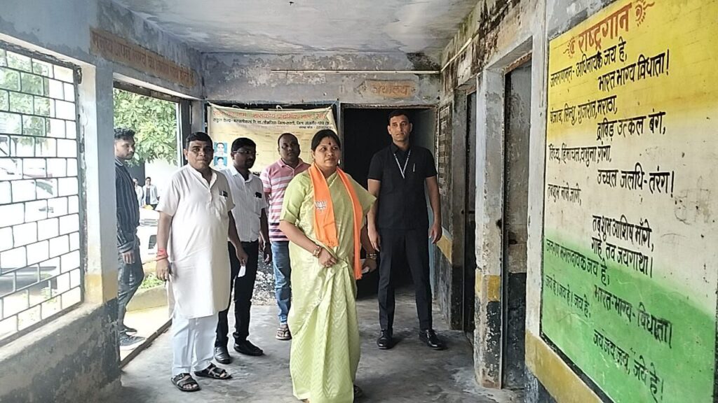 रेनखोल में आयोजित स्वास्थ्य शिविर में पहुंची सांसद जांगड़े,सांसद से मुलाकात से ग्रामीणों में दिखी प्रसन्नता, सांसद जांगड़े ने कहा- अंतिम छोर के अंतिम व्यक्ति की चिंता करने वाली है मोदी-विष्णु देव की सरकार, भाजपा चिकित्सा प्रकोष्ठ ने किया था स्वास्थ्य शिविर का आयोजन,52 ग्रामीणों की हुई निशुल्क स्वास्थ्य जांच रेनखोल में आयोजित स्वास्थ्य शिविर में पहुंची सांसद जांगड़े,सांसद से मुलाकात से ग्रामीणों में दिखी प्रसन्नता, सांसद जांगड़े ने कहा- अंतिम छोर के अंतिम व्यक्ति की चिंता करने वाली है मोदी-विष्णु देव की सरकार, भाजपा चिकित्सा प्रकोष्ठ ने किया था स्वास्थ्य शिविर का आयोजन,52 ग्रामीणों की हुई निशुल्क स्वास्थ्य जांच kshititech