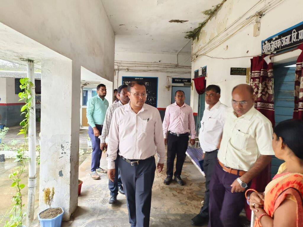 जिले के मुखिया का तूफानी दौरा- शक्ति कलेक्टर टोपनो साहब ने किया जिले के सरकारी दफ्तरों एवं आंगनबाड़ी केंद्रों का निरीक्षण, कलेक्टर के निर्देश पर अधिकारी भी पहुंचे कार्यालयो में, 15 अक्टूबर तक लिए जाएंगे अस्थायी फटका लाइसेंस नवीनीकरण के आवेदन, अस्पतालों के अनुपस्थित कर्मचारियों को कटेगी नोटिस जिले के मुखिया का तूफानी दौरा- शक्ति कलेक्टर टोपनो साहब ने किया जिले के सरकारी दफ्तरों एवं आंगनबाड़ी केंद्रों का निरीक्षण, कलेक्टर के निर्देश पर अधिकारी भी पहुंचे कार्यालयो में, 15 अक्टूबर तक लिए जाएंगे अस्थायी फटका लाइसेंस नवीनीकरण के आवेदन, अस्पतालों के अनुपस्थित कर्मचारियों को कटेगी नोटिस kshititech