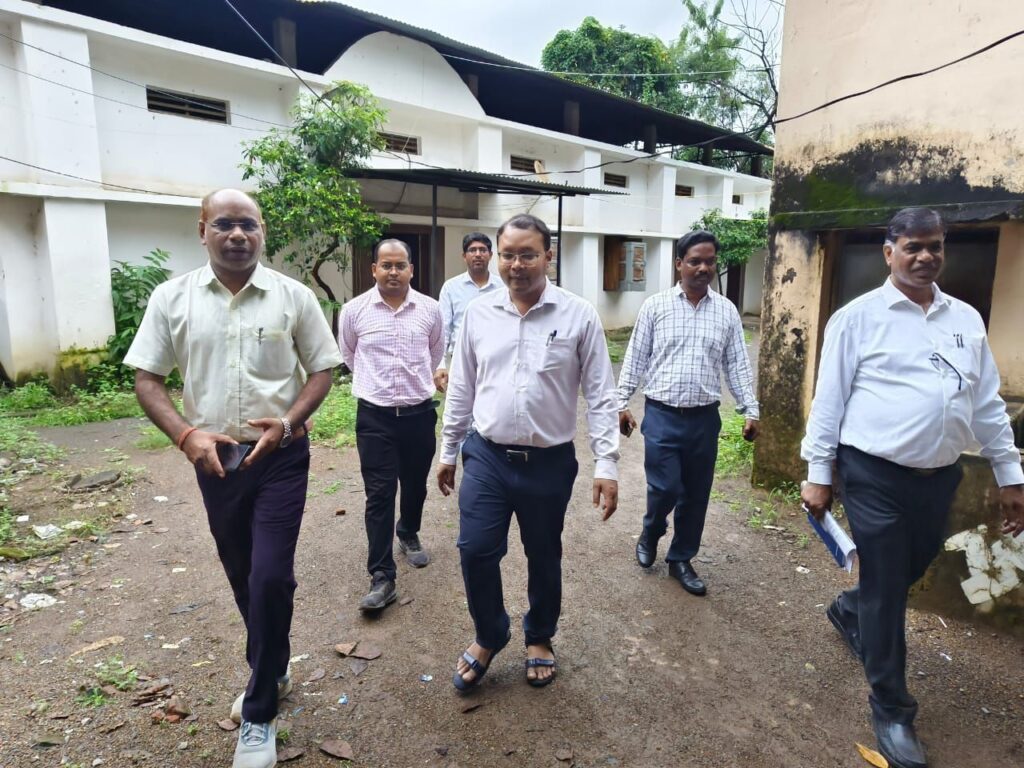 जिले के मुखिया का तूफानी दौरा- शक्ति कलेक्टर टोपनो साहब ने किया जिले के सरकारी दफ्तरों एवं आंगनबाड़ी केंद्रों का निरीक्षण, कलेक्टर के निर्देश पर अधिकारी भी पहुंचे कार्यालयो में, 15 अक्टूबर तक लिए जाएंगे अस्थायी फटका लाइसेंस नवीनीकरण के आवेदन, अस्पतालों के अनुपस्थित कर्मचारियों को कटेगी नोटिस जिले के मुखिया का तूफानी दौरा- शक्ति कलेक्टर टोपनो साहब ने किया जिले के सरकारी दफ्तरों एवं आंगनबाड़ी केंद्रों का निरीक्षण, कलेक्टर के निर्देश पर अधिकारी भी पहुंचे कार्यालयो में, 15 अक्टूबर तक लिए जाएंगे अस्थायी फटका लाइसेंस नवीनीकरण के आवेदन, अस्पतालों के अनुपस्थित कर्मचारियों को कटेगी नोटिस kshititech