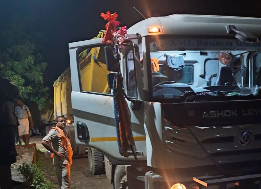 09 गाड़ियों पर कार्रवाई- रात्रि समय जेसीबी वाहन से नदी के घाट में हो रहा था अवैध रेत उत्खनन, खनिज विभाग ने पहुंचकर करी जब्ती की कार्रवाई, जिले में खनिज विभाग की अवैध उत्खनन पर चल रही ताड़ बतोड़ कार्यवाही, शक्ति कलेक्टर टोपनो के निर्देशन में हुई कार्रवाई 09 गाड़ियों पर कार्रवाई- रात्रि समय जेसीबी वाहन से नदी के घाट में हो रहा था अवैध रेत उत्खनन, खनिज विभाग ने पहुंचकर करी जब्ती की कार्रवाई, जिले में खनिज विभाग की अवैध उत्खनन पर चल रही ताड़ बतोड़ कार्यवाही, शक्ति कलेक्टर टोपनो के निर्देशन में हुई कार्रवाई kshititech