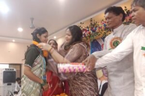 चंद्रहासिनी विद्यापीठ की गौरव टीचर- सर्वश्रेष्ठ शिक्षिका सम्मान से नवाजी गई चंद्रहासिनी विद्यापीठ की शिक्षिका, विद्यालय प्रबंधन ने भी दी बधाई, शिक्षा के क्षेत्र में उत्कृष्ट कार्यो के साथ अमूल्य योगदान है सीता नायक का चंद्रहासिनी विद्यापीठ की गौरव टीचर- सर्वश्रेष्ठ शिक्षिका सम्मान से नवाजी गई चंद्रहासिनी विद्यापीठ की शिक्षिका, विद्यालय प्रबंधन ने भी दी बधाई, शिक्षा के क्षेत्र में उत्कृष्ट कार्यो के साथ अमूल्य योगदान है सीता नायक का kshititech