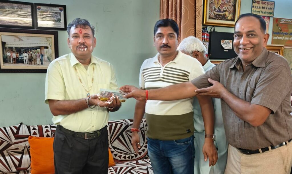 शक्ति अंचल के विद्वान पंडित महेश शर्मा का अवतरण दिवस मनाया गया धूमधाम से, गिरिराज रेन बसेरा में हुआ जन्मोत्सव कार्यक्रम का आयोजन, 10 सितंबर को महेश जी के जन्मदिन पर सोशल मीडिया पर भी उनके प्रशंसकों ने दी बधाई शक्ति अंचल के विद्वान पंडित महेश शर्मा का अवतरण दिवस मनाया गया धूमधाम से, गिरिराज रेन बसेरा में हुआ जन्मोत्सव कार्यक्रम का आयोजन, 10 सितंबर को महेश जी के जन्मदिन पर सोशल मीडिया पर भी उनके प्रशंसकों ने दी बधाई kshititech