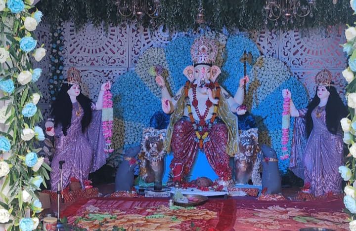 धूम मची है विध्न विनायक की- बाराद्वार शहर में गणेश पूजा की है धूम,शहर की मारवाड़ी धर्मशाला में 37 वर्षों से विराज रहे हैं गणेश जी, मीना बाजार,झूले, खेल, तमाशे सहित मनोरंजन के साधन भी हैं उपलब्ध, प्रेस क्लब अध्यक्ष सुनील जिंदल ने कहा- गणेश जी की भक्ति में डूबा है पूरा क्षेत्र धूम मची है विध्न विनायक की- बाराद्वार शहर में गणेश पूजा की है धूम,शहर की मारवाड़ी धर्मशाला में 37 वर्षों से विराज रहे हैं गणेश जी, मीना बाजार,झूले, खेल, तमाशे सहित मनोरंजन के साधन भी हैं उपलब्ध, प्रेस क्लब अध्यक्ष सुनील जिंदल ने कहा- गणेश जी की भक्ति में डूबा है पूरा क्षेत्र kshititech