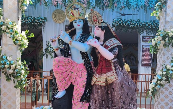 धूम मची है विध्न विनायक की- बाराद्वार शहर में गणेश पूजा की है धूम,शहर की मारवाड़ी धर्मशाला में 37 वर्षों से विराज रहे हैं गणेश जी, मीना बाजार,झूले, खेल, तमाशे सहित मनोरंजन के साधन भी हैं उपलब्ध, प्रेस क्लब अध्यक्ष सुनील जिंदल ने कहा- गणेश जी की भक्ति में डूबा है पूरा क्षेत्र धूम मची है विध्न विनायक की- बाराद्वार शहर में गणेश पूजा की है धूम,शहर की मारवाड़ी धर्मशाला में 37 वर्षों से विराज रहे हैं गणेश जी, मीना बाजार,झूले, खेल, तमाशे सहित मनोरंजन के साधन भी हैं उपलब्ध, प्रेस क्लब अध्यक्ष सुनील जिंदल ने कहा- गणेश जी की भक्ति में डूबा है पूरा क्षेत्र kshititech