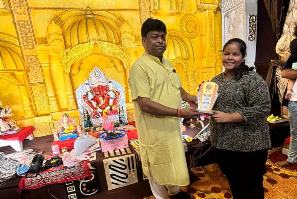 साक्षात विराजित है गणेश जी- शक्ति के HCS चाइल्ड क्लब का गणेश उत्सव बना आकर्षण का केंद्र-प्रतिदिन महा आरती के साथ ही विभिन्न प्रतिस्पर्धाओं का भी हो रहा है आयोजन, नवयुवकों की मेहनत से मुंबई के गणेश पंडालो की तरह स्वरूप दिया गया है शक्ति चा राजा का साक्षात विराजित है गणेश जी- शक्ति के HCS चाइल्ड क्लब का गणेश उत्सव बना आकर्षण का केंद्र-प्रतिदिन महा आरती के साथ ही विभिन्न प्रतिस्पर्धाओं का भी हो रहा है आयोजन, नवयुवकों की मेहनत से मुंबई के गणेश पंडालो की तरह स्वरूप दिया गया है शक्ति चा राजा का kshititech