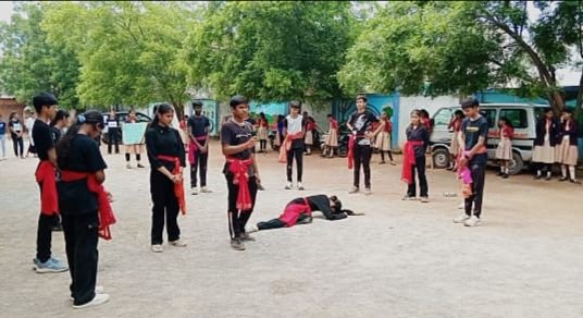 भारत की गौरवशाली हिंदी-भारत की मिट्टी से जन्मी विश्व की सबसे ज्यादा बोले जाने वाली तीसरी भाषा, विश्व हिंदी दिवस पर शक्ति के लिटिल फ्लावर इंग्लिश मीडियम स्कूल में हुए आयोजन, स्कूल के बच्चों में भी दिखा मातृभाषा हिंदी के प्रति प्रेम, बच्चों ने कहा- हम अधिक से अधिक करेंगे हिंदी का प्रयोग भारत की गौरवशाली हिंदी-भारत की मिट्टी से जन्मी विश्व की सबसे ज्यादा बोले जाने वाली तीसरी भाषा, विश्व हिंदी दिवस पर शक्ति के लिटिल फ्लावर इंग्लिश मीडियम स्कूल में हुए आयोजन, स्कूल के बच्चों में भी दिखा मातृभाषा हिंदी के प्रति प्रेम, बच्चों ने कहा- हम अधिक से अधिक करेंगे हिंदी का प्रयोग kshititech