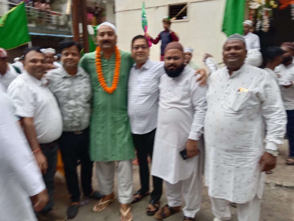 शक्ति के भाजपाइयों ने भी किया मुस्लिम समाज के जुलूस का स्वागत,शक्ति शहर में मुस्लिम समाज ने ईद मिलादुन्नबी का पर्व मनाया हर्षोल्लास के साथ, पैगंबर मोहम्मद के जन्मदिन को मनाया बड़े पर्व के रूप में, मंडल अध्यक्ष अनूप अग्रवाल ने गले मिलकर दी बधाई शक्ति के भाजपाइयों ने भी किया मुस्लिम समाज के जुलूस का स्वागत,शक्ति शहर में मुस्लिम समाज ने ईद मिलादुन्नबी का पर्व मनाया हर्षोल्लास के साथ, पैगंबर मोहम्मद के जन्मदिन को मनाया बड़े पर्व के रूप में, मंडल अध्यक्ष अनूप अग्रवाल ने गले मिलकर दी बधाई kshititech