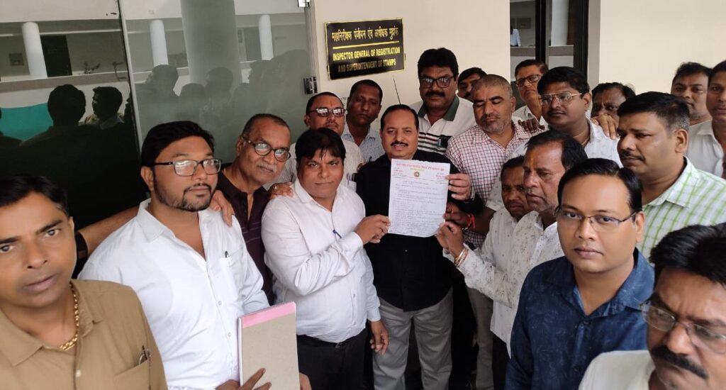 रजिस्ट्री में ई एप्प लागू होने के निर्णय से नाराज स्टाम्प वेंडर,संघ का कहना-ई एप्प लागू होने से रोटी रोटी का संकट हो जाएगा खड़ा, उच्चाधिकारियों से मिले संघ के सदस्य, आश्वासन मिलने के बाद हड़ताल नहीं करने की दी जानकारी रजिस्ट्री में ई एप्प लागू होने के निर्णय से नाराज स्टाम्प वेंडर,संघ का कहना-ई एप्प लागू होने से रोटी रोटी का संकट हो जाएगा खड़ा, उच्चाधिकारियों से मिले संघ के सदस्य, आश्वासन मिलने के बाद हड़ताल नहीं करने की दी जानकारी kshititech