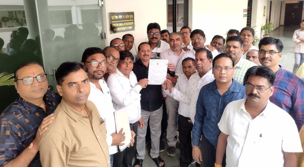 रजिस्ट्री में ई एप्प लागू होने के निर्णय से नाराज स्टाम्प वेंडर,संघ का कहना-ई एप्प लागू होने से रोटी रोटी का संकट हो जाएगा खड़ा, उच्चाधिकारियों से मिले संघ के सदस्य, आश्वासन मिलने के बाद हड़ताल नहीं करने की दी जानकारी रजिस्ट्री में ई एप्प लागू होने के निर्णय से नाराज स्टाम्प वेंडर,संघ का कहना-ई एप्प लागू होने से रोटी रोटी का संकट हो जाएगा खड़ा, उच्चाधिकारियों से मिले संघ के सदस्य, आश्वासन मिलने के बाद हड़ताल नहीं करने की दी जानकारी kshititech