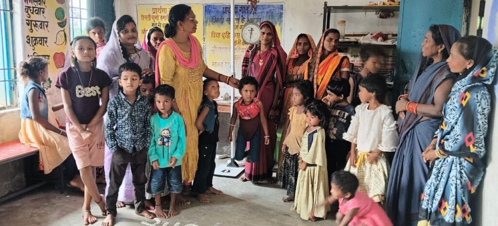 शक्ति विकासखंड में महिला बाल विकास विभाग द्वारा पोषण माह के अंतर्गत वजन तिहार एवं विभिन्न कार्यक्रमों का हो रहा आयोजन, परियोजना अधिकारी श्याम कंवर ने कहा- सही पोषण से ही देश रोशन होगा, कुपोषित बच्चों को चिन्हाकित कर भेजा जाएगा पोषण पुनर्वास केंद्र शक्ति विकासखंड में महिला बाल विकास विभाग द्वारा पोषण माह के अंतर्गत वजन तिहार एवं विभिन्न कार्यक्रमों का हो रहा आयोजन, परियोजना अधिकारी श्याम कंवर ने कहा- सही पोषण से ही देश रोशन होगा, कुपोषित बच्चों को चिन्हाकित कर भेजा जाएगा पोषण पुनर्वास केंद्र kshititech