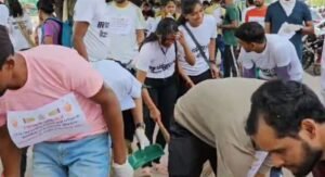 सब इंस्पेक्टर परीक्षा के अभ्यर्थियों का प्रदर्शन अनोखे अंदाज में- रायपुर के मरीन ड्राइव तेलीबांधा तालाब में झाड़ू लगाकर स्वच्छता अभियान चला परीक्षा परिणाम जारी करने कर रहे मांग सब इंस्पेक्टर परीक्षा के अभ्यर्थियों का प्रदर्शन अनोखे अंदाज में- रायपुर के मरीन ड्राइव तेलीबांधा तालाब में झाड़ू लगाकर स्वच्छता अभियान चला परीक्षा परिणाम जारी करने कर रहे मांग kshititech