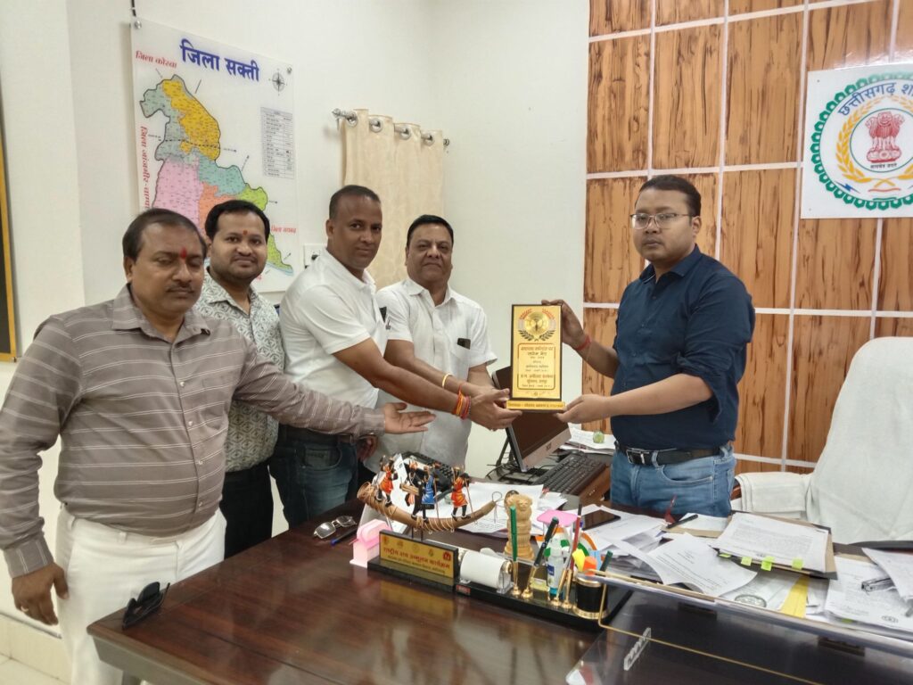 शक्ति जिले में भी पत्रकारों के लिए आवास हेतु सरकारी भूमि आवंटन की शुरू होगी प्रक्रिया,जनर्लिस्ट वेलफेयर यूनियन शक्ति के प्रतिनिधि मंडल ने कलेक्टर,SP, एडिशनल एसपी और तहसीलदार से की मुलाकात, पुलिस थाना शक्ति में भी अब सुनाई देगी टेलीफोन की ट्रिन-ट्रिन,SP अंकिता शर्मा ने दिए लैंडलाइन फोन चालू करने के निर्देश शक्ति जिले में भी पत्रकारों के लिए आवास हेतु सरकारी भूमि आवंटन की शुरू होगी प्रक्रिया,जनर्लिस्ट वेलफेयर यूनियन शक्ति के प्रतिनिधि मंडल ने कलेक्टर,SP, एडिशनल एसपी और तहसीलदार से की मुलाकात, पुलिस थाना शक्ति में भी अब सुनाई देगी टेलीफोन की ट्रिन-ट्रिन,SP अंकिता शर्मा ने दिए लैंडलाइन फोन चालू करने के निर्देश kshititech
