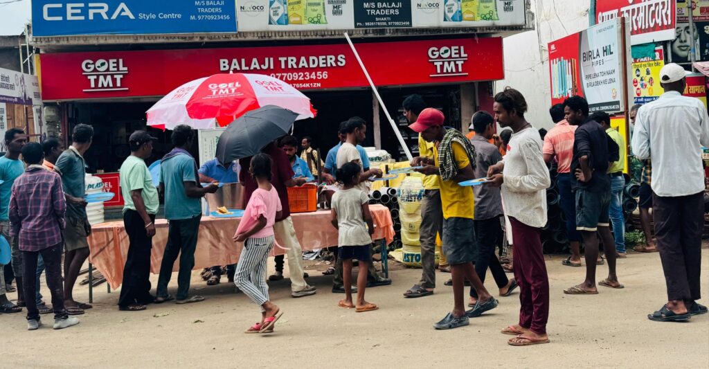 शक्ति के बालाजी ट्रेडर्स ने पितृ पक्ष पर किया सार्वजनिक भंडारा प्रसाद का आयोजन, 25 सितंबर को साप्ताहिक दिवस बुधवार को हुआ भंडारा, प्रतिवर्ष जुगमन्दर अग्रवाल एवं मयंक अग्रवाल द्वारा किया जा रहा है भंडारे का कार्यक्रम शक्ति के बालाजी ट्रेडर्स ने पितृ पक्ष पर किया सार्वजनिक भंडारा प्रसाद का आयोजन, 25 सितंबर को साप्ताहिक दिवस बुधवार को हुआ भंडारा, प्रतिवर्ष जुगमन्दर अग्रवाल एवं मयंक अग्रवाल द्वारा किया जा रहा है भंडारे का कार्यक्रम kshititech