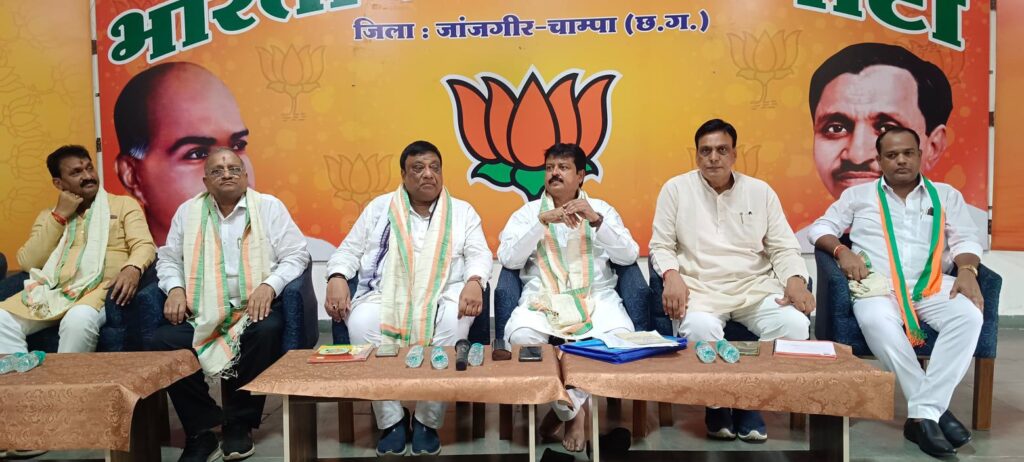 जांजगीर चांपा जिला भाजपा की सदस्यता अभियान की बैठक में शामिल हुए पूर्व प्रदेश भाजपा महामंत्री गिरधर गुप्ता, गिरधर गुप्ता ने कहा- पूरे प्रदेश में सदस्यता अभियान को लेकर कार्यकर्ताओं में उत्साह, विश्व की सबसे बड़ी राजनैतिक पार्टी है भाजपा जांजगीर चांपा जिला भाजपा की सदस्यता अभियान की बैठक में शामिल हुए पूर्व प्रदेश भाजपा महामंत्री गिरधर गुप्ता, गिरधर गुप्ता ने कहा- पूरे प्रदेश में सदस्यता अभियान को लेकर कार्यकर्ताओं में उत्साह, विश्व की सबसे बड़ी राजनैतिक पार्टी है भाजपा kshititech