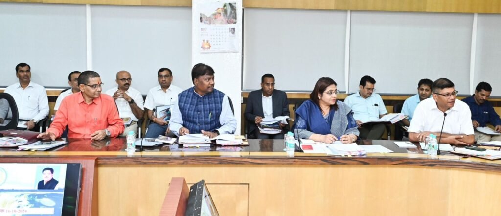 नई कस्टम मिलिंग का हुआ अनुमोदन- विष्णु सरकार की कैबिनेट की बैठक में हुए महत्वपूर्ण फैसले- 16 अक्टूबर को संपन्न बैठक में अनुकंपा नियुक्ति,धान खरीदी एवं राजनैतिक मामलों को वापस लेने का हुआ अहम निर्णय, छत्तीसगढ़ के आंदोलनकारी नेताओं को मिलेगी राहत, थानों में दर्ज राजनैतिक मामले होंगे वापस नई कस्टम मिलिंग का हुआ अनुमोदन- विष्णु सरकार की कैबिनेट की बैठक में हुए महत्वपूर्ण फैसले- 16 अक्टूबर को संपन्न बैठक में अनुकंपा नियुक्ति,धान खरीदी एवं राजनैतिक मामलों को वापस लेने का हुआ अहम निर्णय, छत्तीसगढ़ के आंदोलनकारी नेताओं को मिलेगी राहत, थानों में दर्ज राजनैतिक मामले होंगे वापस kshititech