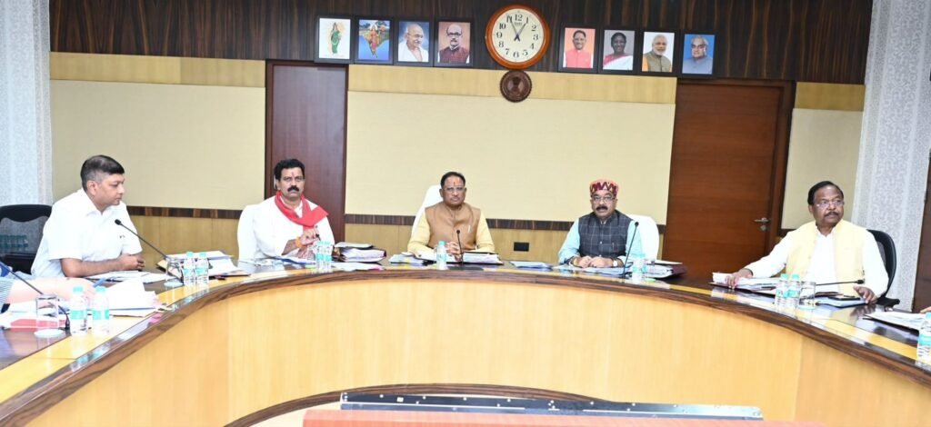 नई कस्टम मिलिंग का हुआ अनुमोदन- विष्णु सरकार की कैबिनेट की बैठक में हुए महत्वपूर्ण फैसले- 16 अक्टूबर को संपन्न बैठक में अनुकंपा नियुक्ति,धान खरीदी एवं राजनैतिक मामलों को वापस लेने का हुआ अहम निर्णय, छत्तीसगढ़ के आंदोलनकारी नेताओं को मिलेगी राहत, थानों में दर्ज राजनैतिक मामले होंगे वापस नई कस्टम मिलिंग का हुआ अनुमोदन- विष्णु सरकार की कैबिनेट की बैठक में हुए महत्वपूर्ण फैसले- 16 अक्टूबर को संपन्न बैठक में अनुकंपा नियुक्ति,धान खरीदी एवं राजनैतिक मामलों को वापस लेने का हुआ अहम निर्णय, छत्तीसगढ़ के आंदोलनकारी नेताओं को मिलेगी राहत, थानों में दर्ज राजनैतिक मामले होंगे वापस kshititech