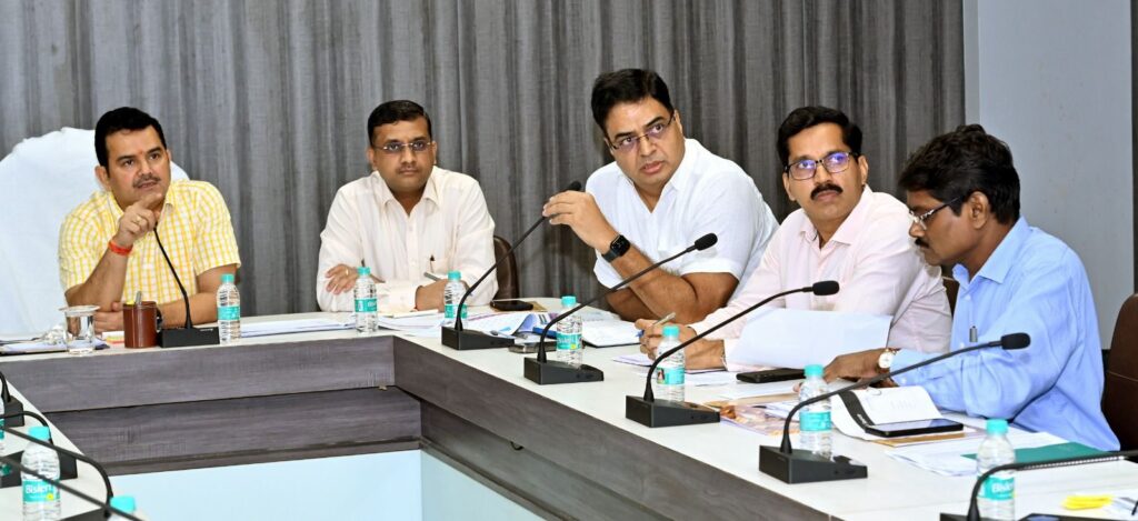 मीडिया के कंधों पर शासन की योजनाओं का प्रचार अंतिम व्यक्ति तक पहुंचाना, जनसंपर्क सचिव पी दयानंद ने अधिकारियों को दिए निर्देश, 17 अक्टूबर को आयोजित थी बैठक, मीडिया ही सरकारों को करती है आईना दिखाने का काम मीडिया के कंधों पर शासन की योजनाओं का प्रचार अंतिम व्यक्ति तक पहुंचाना, जनसंपर्क सचिव पी दयानंद ने अधिकारियों को दिए निर्देश, 17 अक्टूबर को आयोजित थी बैठक, मीडिया ही सरकारों को करती है आईना दिखाने का काम kshititech