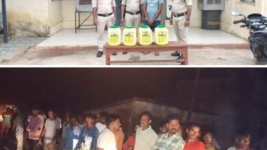 सड़क में चक्का जाम करना पड़ेगा ग्रामीणों को महंगा- पुलिस ने किया चक्का जाम करने पर आंदोलनकारीयो के खिलाफ मामला दर्ज, आम आदमी को परेशानी होने वाले कारणों पर पुलिस संवेदनशील, डभरा पुलिस ने किया आबकारी का मामला दर्ज kshititech