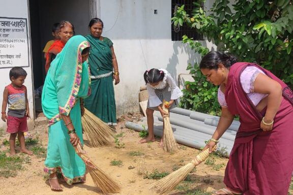 महिला एवं बाल विकास विभाग ने शक्ति परियोजना कार्यालय एवं 252 आंगनबाड़ी केदो में दिलाई स्वच्छता की शपथ, परियोजना अधिकारी श्याम कंवर ने स्वयं उठाई झाड़ू तथा सभी कर्मचारियों को कहा- निरंतर स्वच्छता को लेकर दे अपना योगदान महिला एवं बाल विकास विभाग ने शक्ति परियोजना कार्यालय एवं 252 आंगनबाड़ी केदो में दिलाई स्वच्छता की शपथ, परियोजना अधिकारी श्याम कंवर ने स्वयं उठाई झाड़ू तथा सभी कर्मचारियों को कहा- निरंतर स्वच्छता को लेकर दे अपना योगदान kshititech