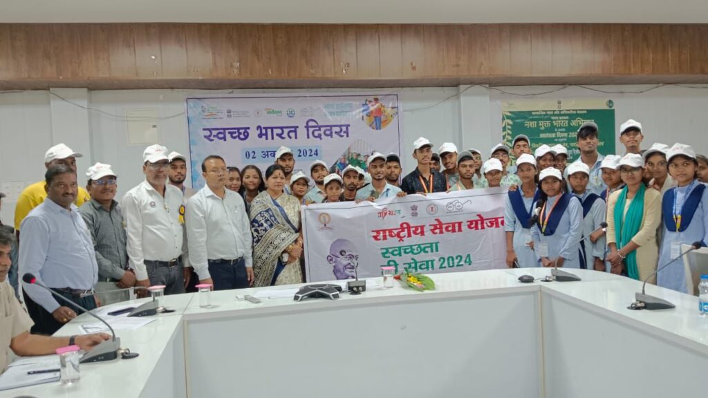 कलेक्टर साहब एवं सांसद जी ने भी जब लगाई झाड़ू- शासकीय क्रांति कुमार भारतीय महाविद्यालय के गांधी जयंती पर आयोजित स्वच्छता की सेवा कार्यक्रम में पहुंचे शक्ति के कलेक्टर एवं सांसद कमलेश जांगड़े, राष्ट्रीय सेवा योजना के स्वयंसेवकों को दिलाई गई शपथ कलेक्टर साहब एवं सांसद जी ने भी जब लगाई झाड़ू- शासकीय क्रांति कुमार भारतीय महाविद्यालय के गांधी जयंती पर आयोजित स्वच्छता की सेवा कार्यक्रम में पहुंचे शक्ति के कलेक्टर एवं सांसद कमलेश जांगड़े, राष्ट्रीय सेवा योजना के स्वयंसेवकों को दिलाई गई शपथ kshititech