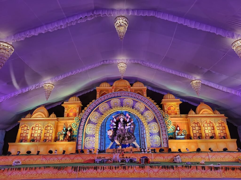 शक्ति शहर सहित पूरे जिले में नवरात्रि पर्व में जगदंबे भवानी की हो रही आराधना, शहर के देवी मंदिरों में मनोकामना ज्योति कलश हो रहे प्रज्वलित,अड़भार एवं चंद्रपुर में भी पहुंच रहे हैं हजारों की संख्या में देवी भक्त, स्टार दुर्गा का पंडाल भी बन देवी भक्तों की आस्था का केंद्र शक्ति शहर सहित पूरे जिले में नवरात्रि पर्व में जगदंबे भवानी की हो रही आराधना, शहर के देवी मंदिरों में मनोकामना ज्योति कलश हो रहे प्रज्वलित,अड़भार एवं चंद्रपुर में भी पहुंच रहे हैं हजारों की संख्या में देवी भक्त, स्टार दुर्गा का पंडाल भी बन देवी भक्तों की आस्था का केंद्र kshititech
